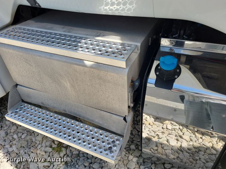 image for item DK1962 2020 International LT625  semi truck