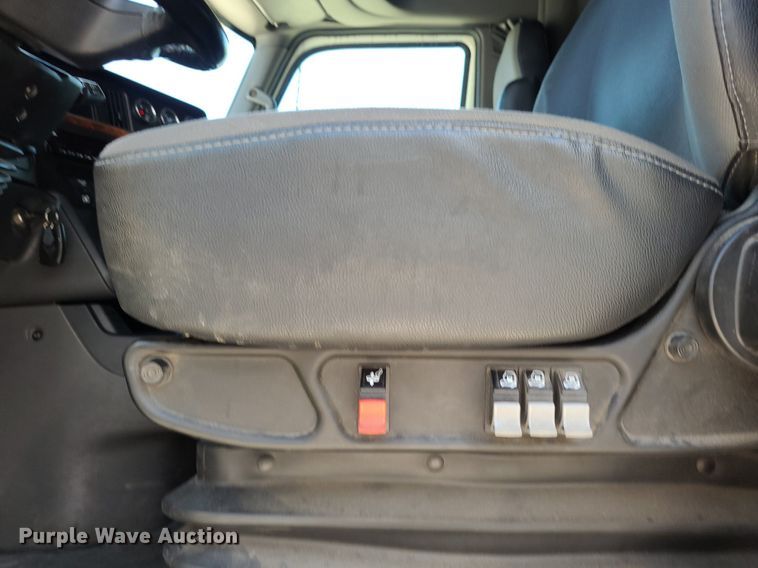 image for item DK1962 2020 International LT625  semi truck