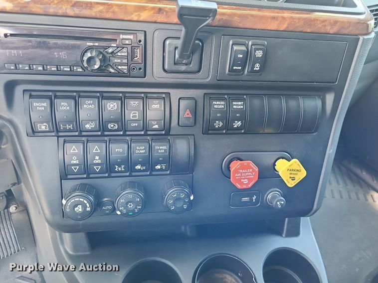 image for item DK1962 2020 International LT625  semi truck