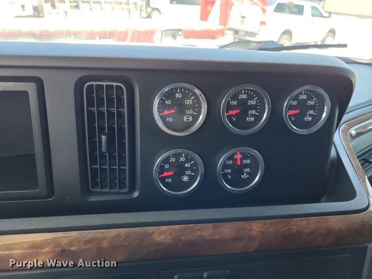 image for item DK1962 2020 International LT625  semi truck