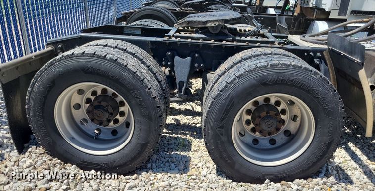 image for item DK1962 2020 International LT625  semi truck