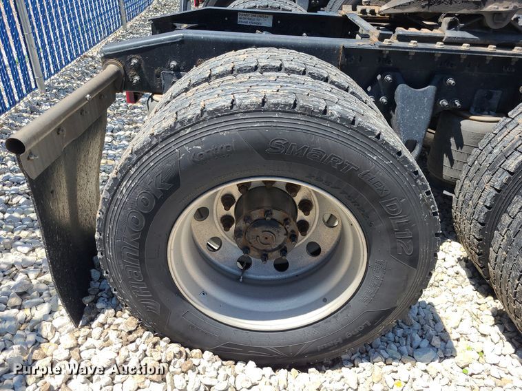 image for item DK1962 2020 International LT625  semi truck