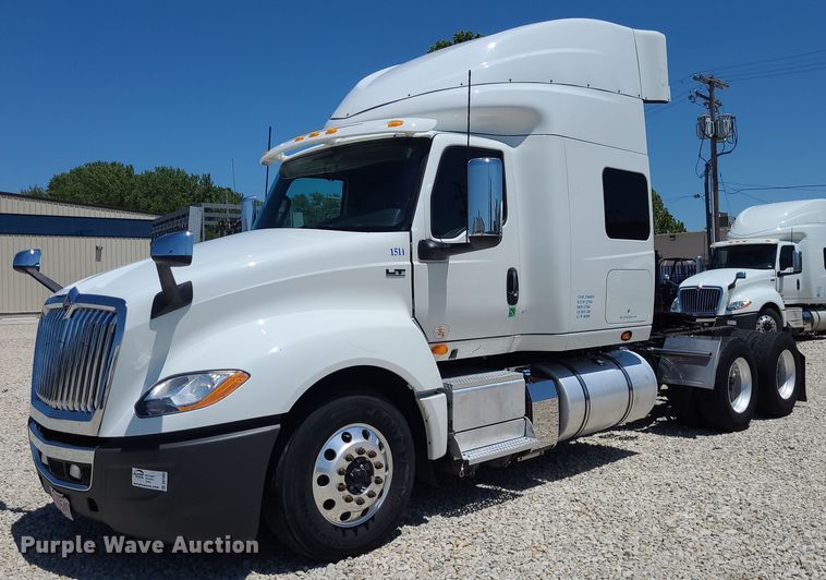 image for item DK1963 2018 International LT625  semi truck