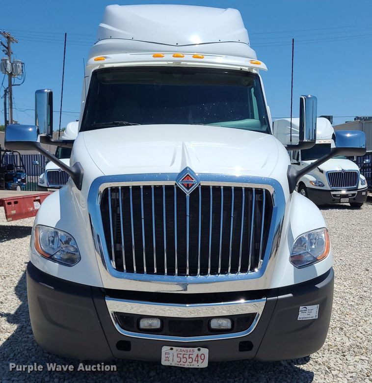 image for item DK1963 2018 International LT625  semi truck