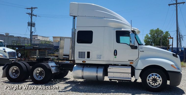 image for item DK1963 2018 International LT625  semi truck