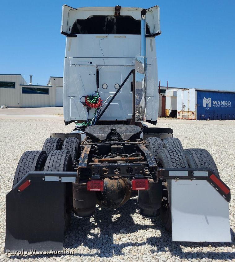 image for item DK1963 2018 International LT625  semi truck