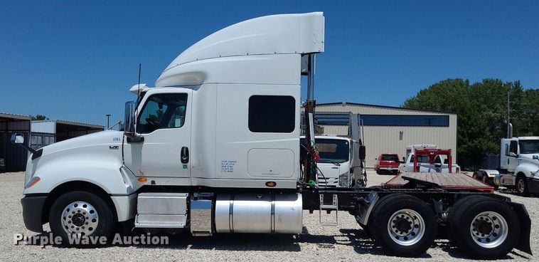 image for item DK1963 2018 International LT625  semi truck