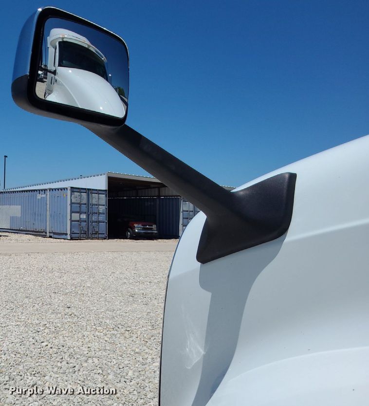 image for item DK1963 2018 International LT625  semi truck