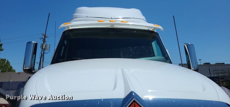 image for item DK1963 2018 International LT625  semi truck