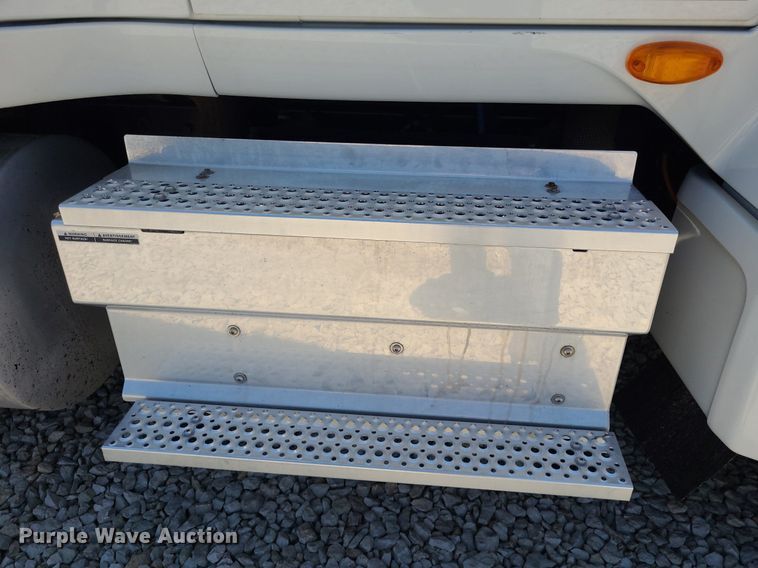 image for item DK1963 2018 International LT625  semi truck