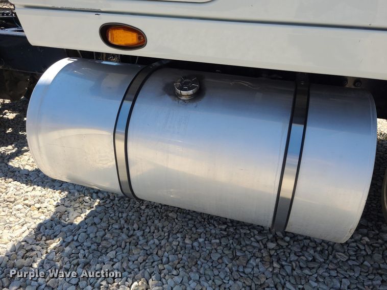 image for item DK1963 2018 International LT625  semi truck