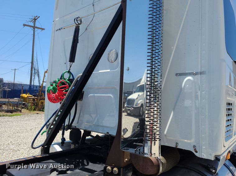 image for item DK1963 2018 International LT625  semi truck