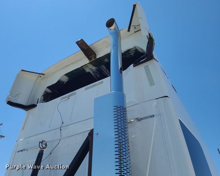 image for item DK1963 2018 International LT625  semi truck