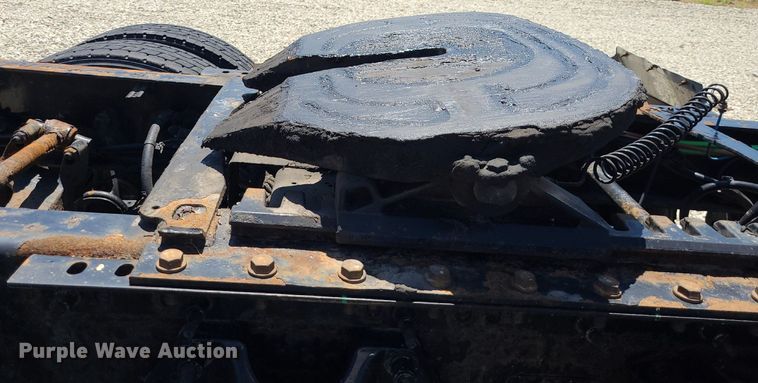 image for item DK1963 2018 International LT625  semi truck