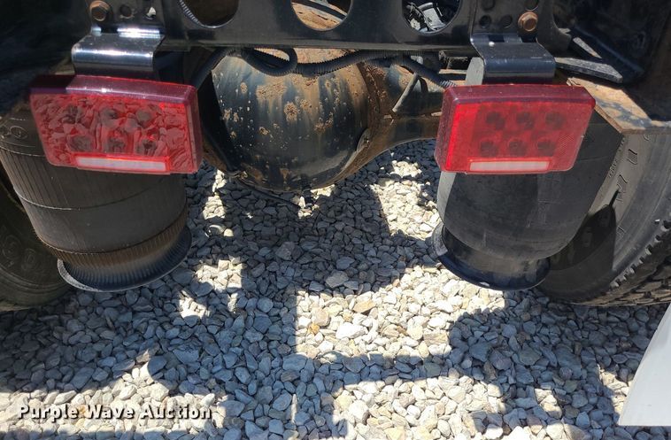 image for item DK1963 2018 International LT625  semi truck