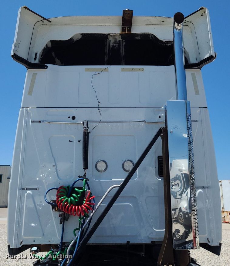 image for item DK1963 2018 International LT625  semi truck