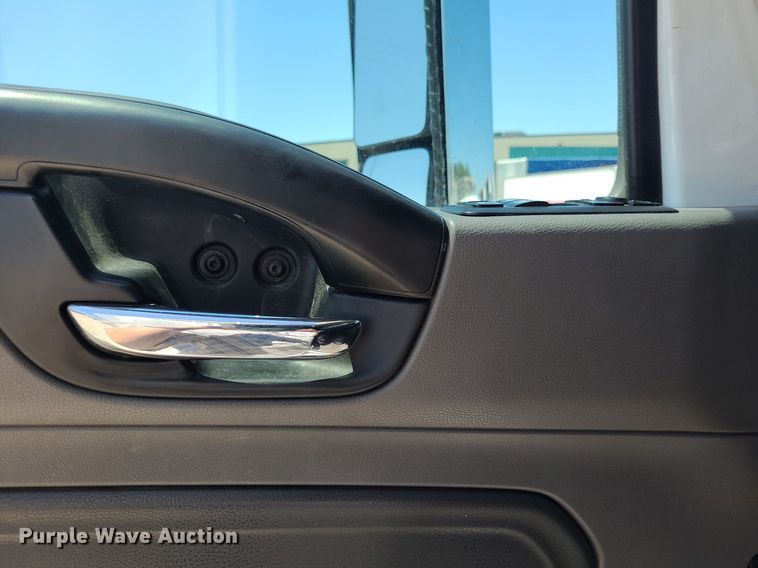 image for item DK1963 2018 International LT625  semi truck