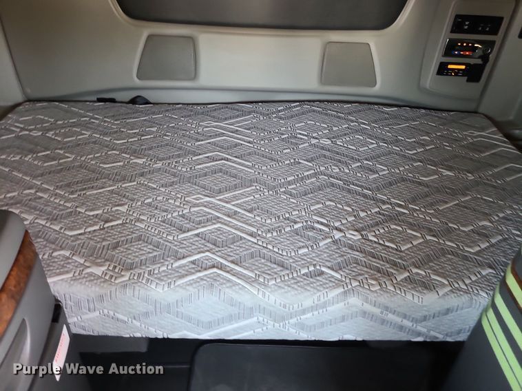 image for item DK1963 2018 International LT625  semi truck