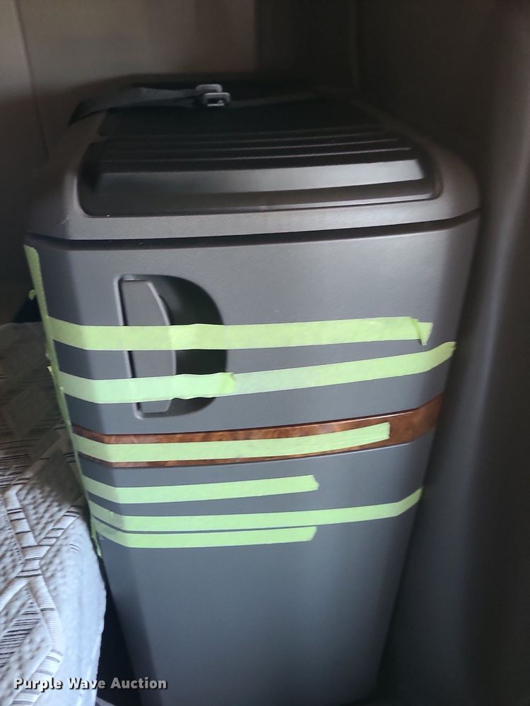 image for item DK1963 2018 International LT625  semi truck