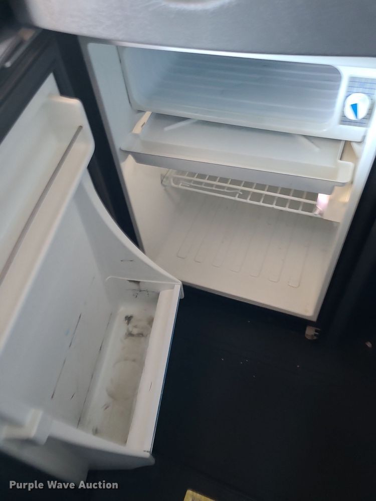 image for item DK1963 2018 International LT625  semi truck