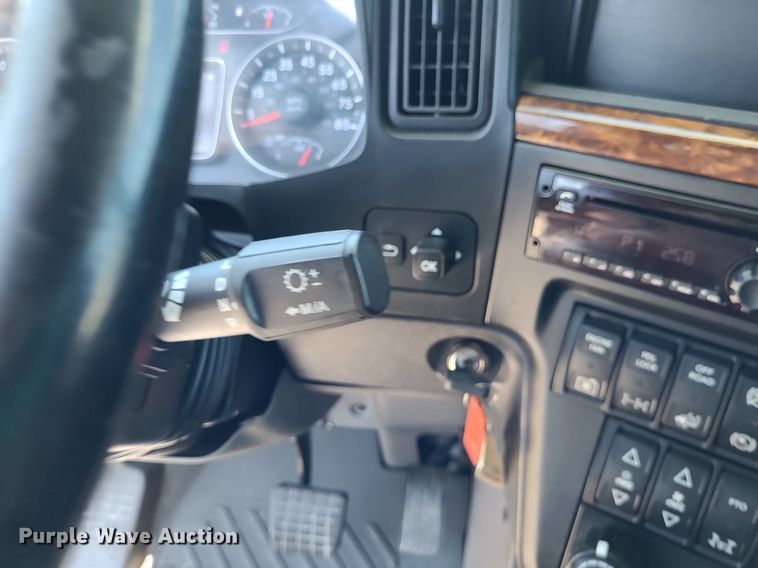 image for item DK1963 2018 International LT625  semi truck