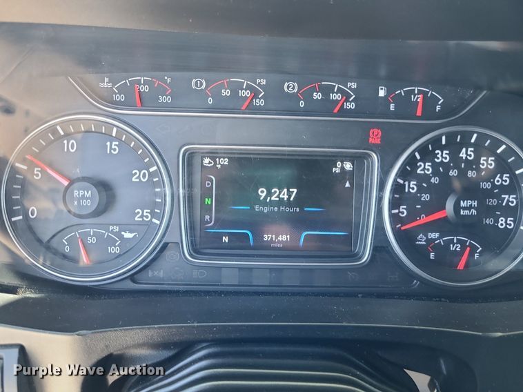 image for item DK1963 2018 International LT625  semi truck