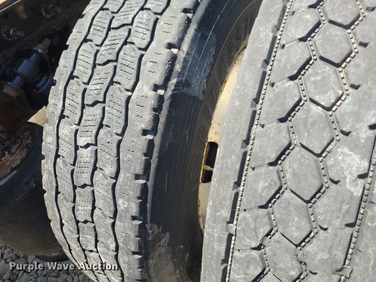 image for item DK1963 2018 International LT625  semi truck