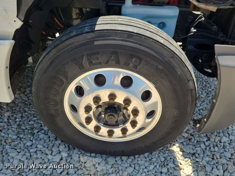 image for item DK1963 2018 International LT625  semi truck