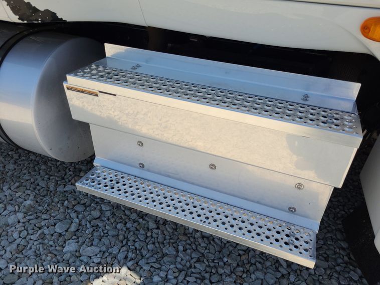 image for item DK1964 2019 International LT625  semi truck