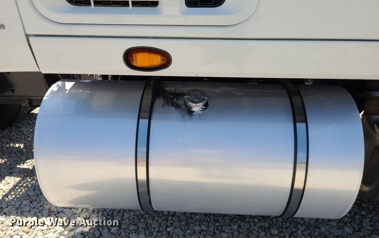 image for item DK1964 2019 International LT625  semi truck