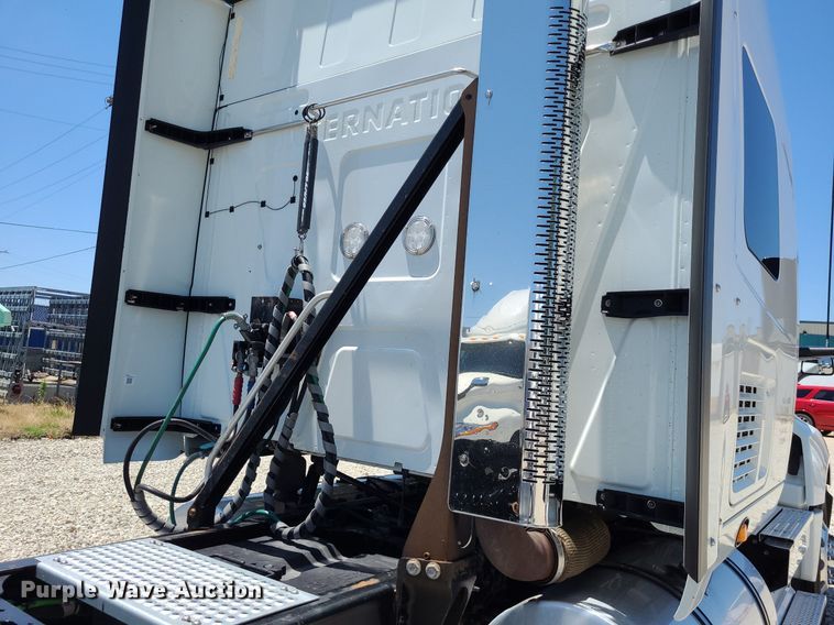 image for item DK1964 2019 International LT625  semi truck