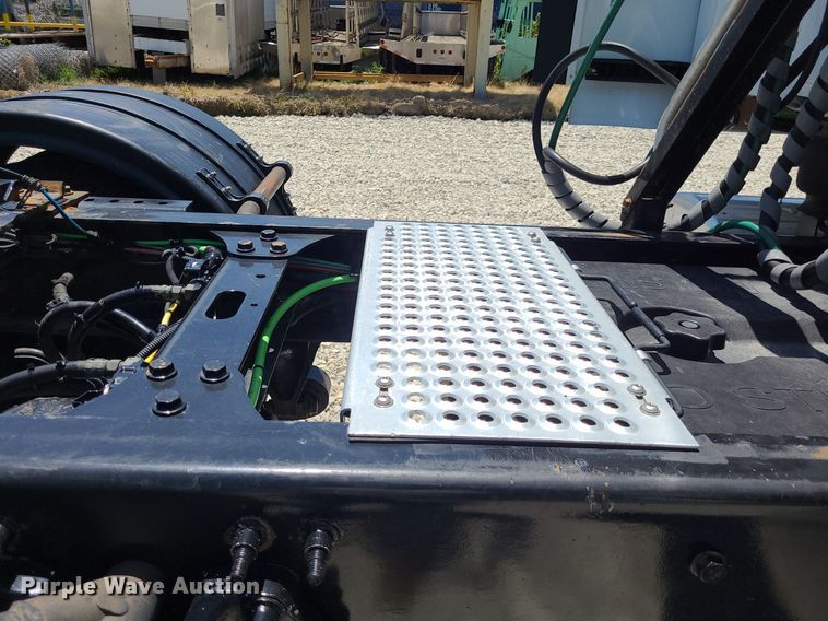 image for item DK1964 2019 International LT625  semi truck