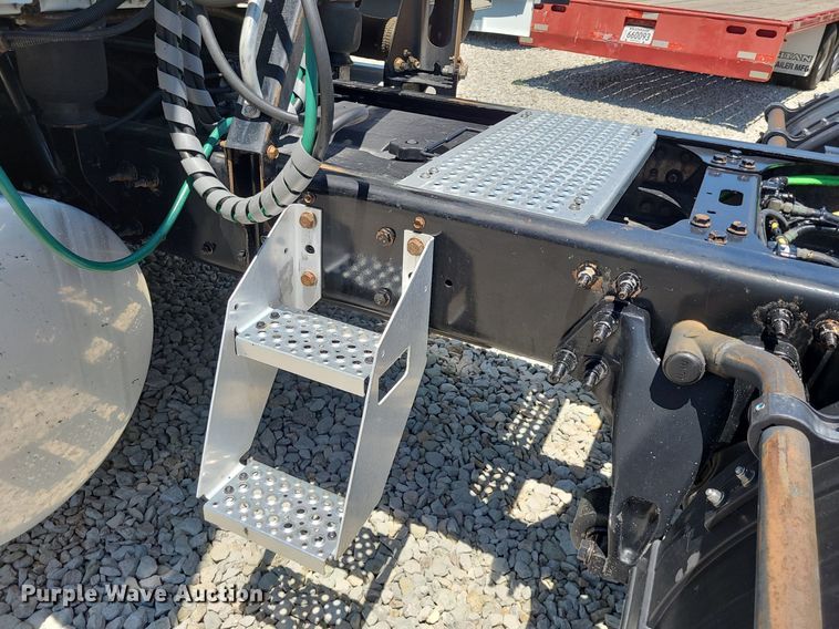 image for item DK1964 2019 International LT625  semi truck