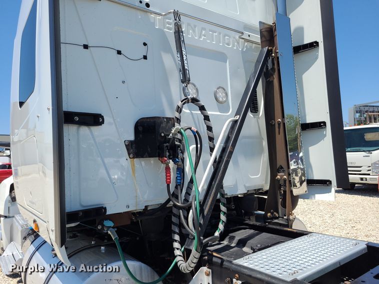 image for item DK1964 2019 International LT625  semi truck