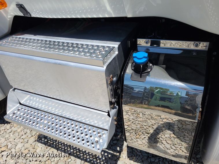 image for item DK1964 2019 International LT625  semi truck