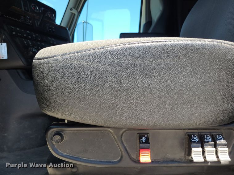 image for item DK1964 2019 International LT625  semi truck