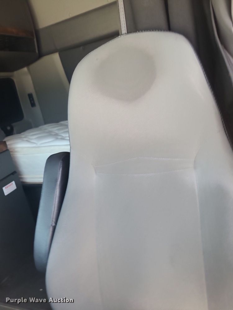 image for item DK1964 2019 International LT625  semi truck