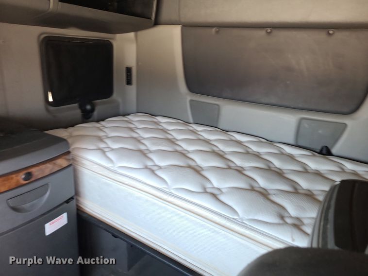 image for item DK1964 2019 International LT625  semi truck