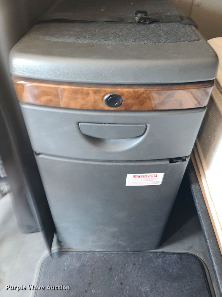 image for item DK1964 2019 International LT625  semi truck