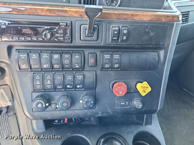 image for item DK1964 2019 International LT625  semi truck