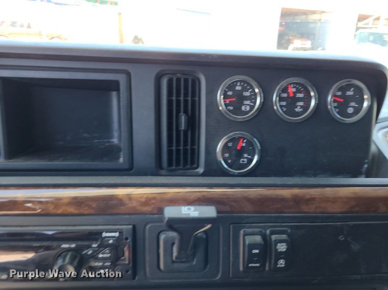 image for item DK1964 2019 International LT625  semi truck