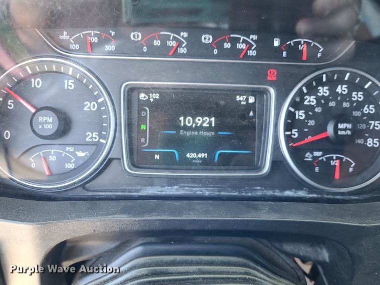 image for item DK1964 2019 International LT625  semi truck