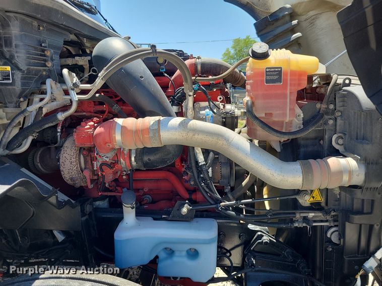 image for item DK1964 2019 International LT625  semi truck