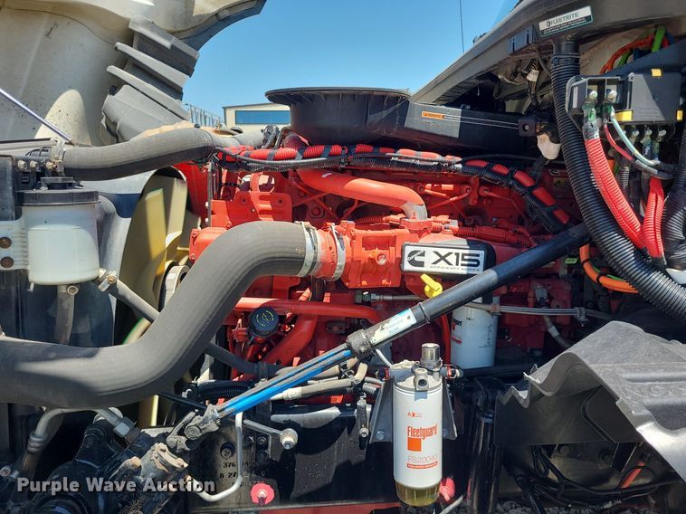 image for item DK1964 2019 International LT625  semi truck