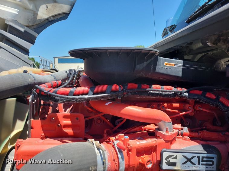 image for item DK1964 2019 International LT625  semi truck