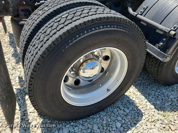 image for item DK1964 2019 International LT625  semi truck