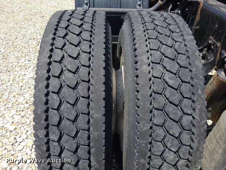 image for item DK1964 2019 International LT625  semi truck