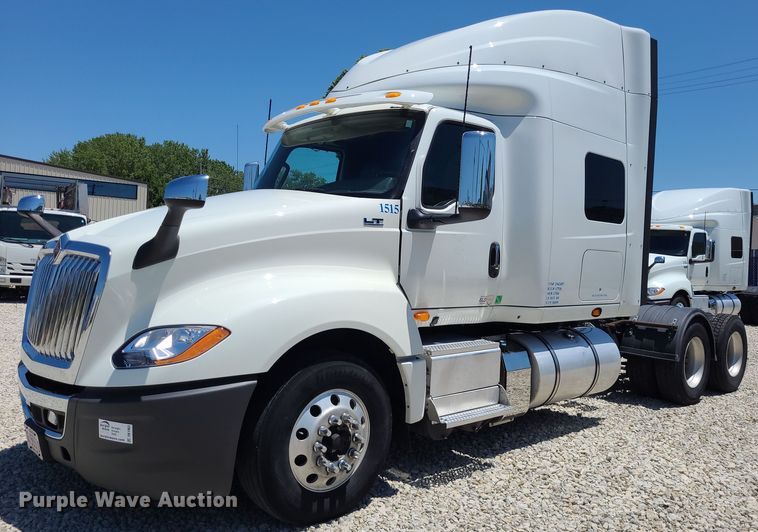 image for item DK1965 2018 International LT625  semi truck