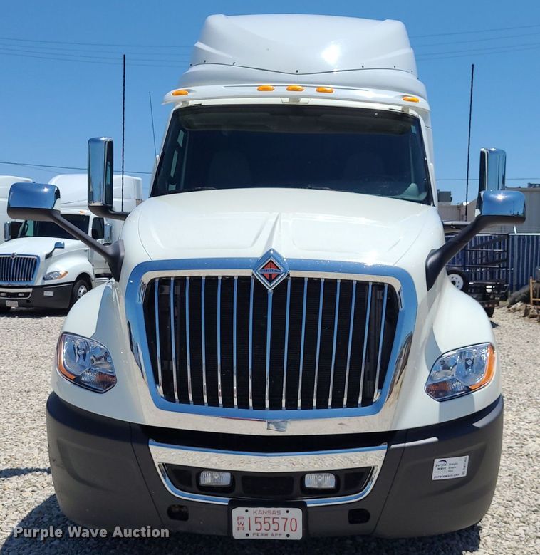 image for item DK1965 2018 International LT625  semi truck