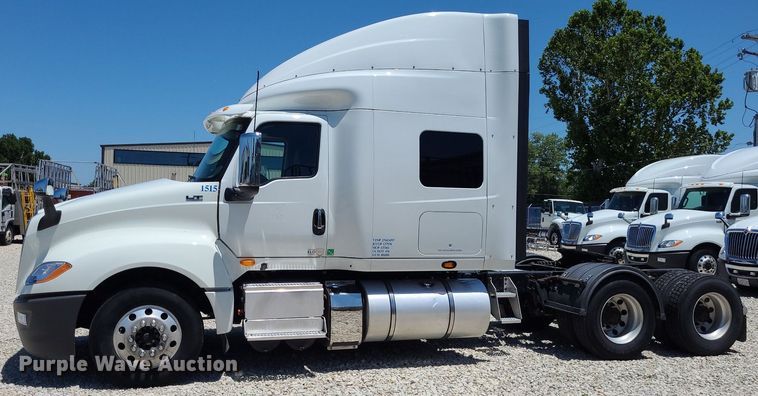 image for item DK1965 2018 International LT625  semi truck